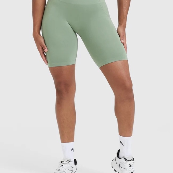Oner Active Sage Green Effortless Cycling Shorts and Strappy Bralette (S) - Picture 4 of 11